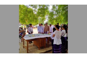 စစ်ကိုင်းခရိုင်၊ စစ်ကိုင်းမြို့နယ်တွင် မိုးသီးနှံပန်းတိုင်အထွက်နှုန်းရရှိရေးအတွက်  (စပါး၊ ဝါ၊ ပဲတီစိမ်း၊ နေကြာ၊ နှမ်း)မျိုးကောင်းမျိုးသန့်များနှင့် မျိုးစေ့ချကိရိယာ (Drum Seeder) များအား တောင်သူများထံသို့ ပေးအပ်ချီးမြှင့်ခြင်း အခမ်းအနား