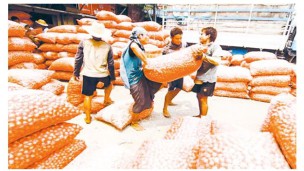 Gap in commodity opening and selling prices emerges in markets